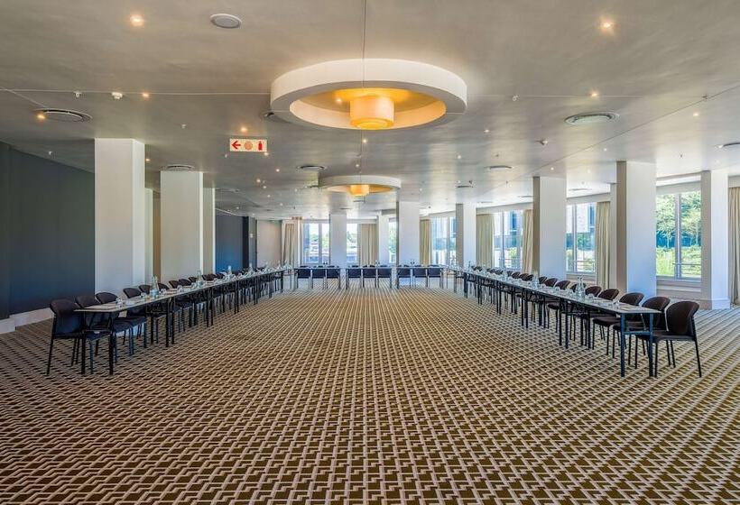 Radisson Blu Gautrain Hotel, Sandton Johannesburg