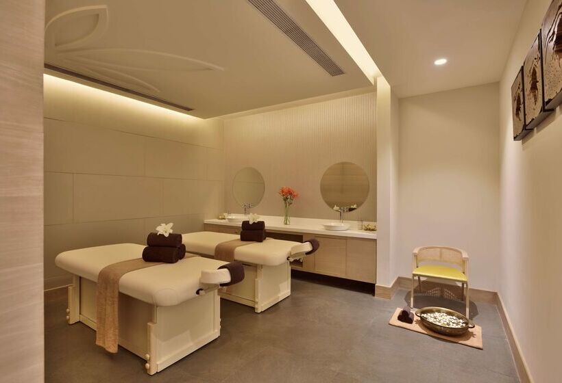 Отель Radisson Gurugram Udyog Vihar