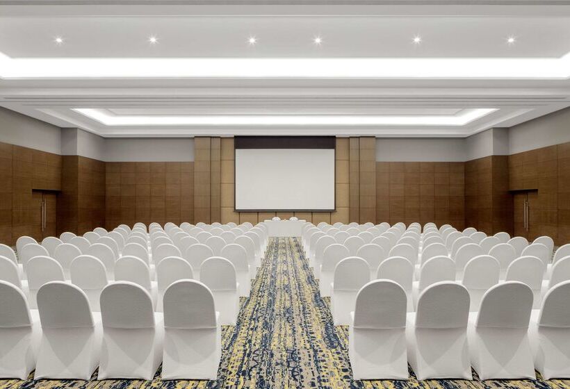 Отель Radisson Gurugram Udyog Vihar
