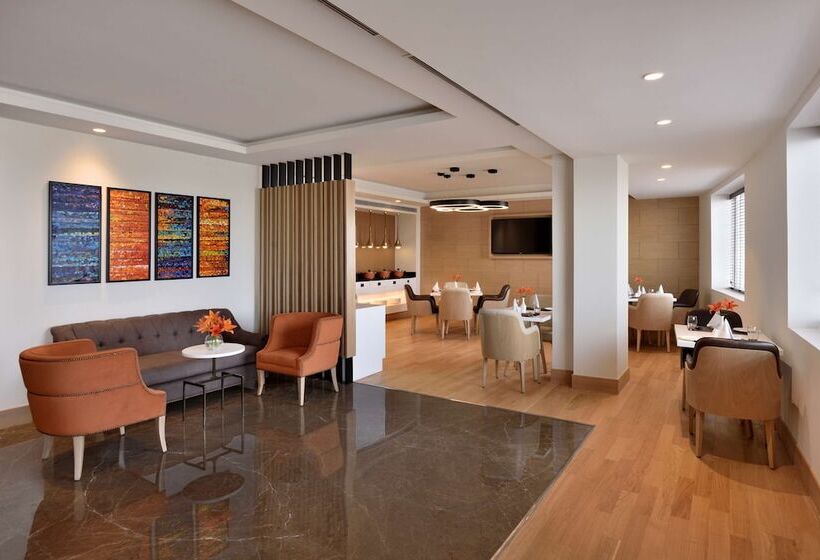 Отель Radisson Gurugram Udyog Vihar