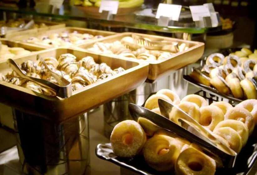 Отель Radisson Gurugram Udyog Vihar