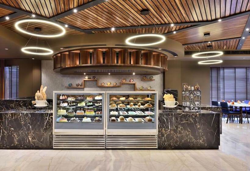 Отель Radisson Gurugram Udyog Vihar