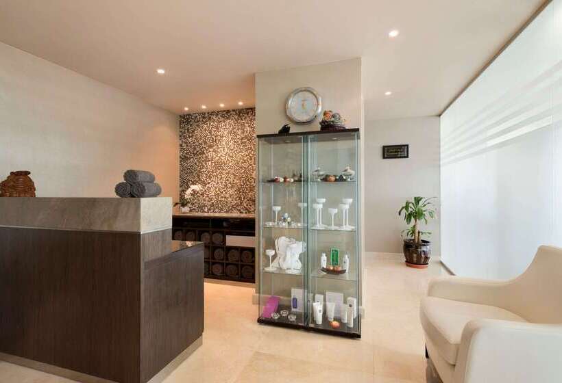 ホテル Ramada Downtown Abu Dhabi