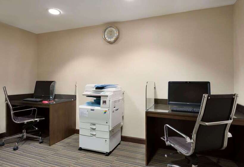 ホテル Ramada Downtown Abu Dhabi