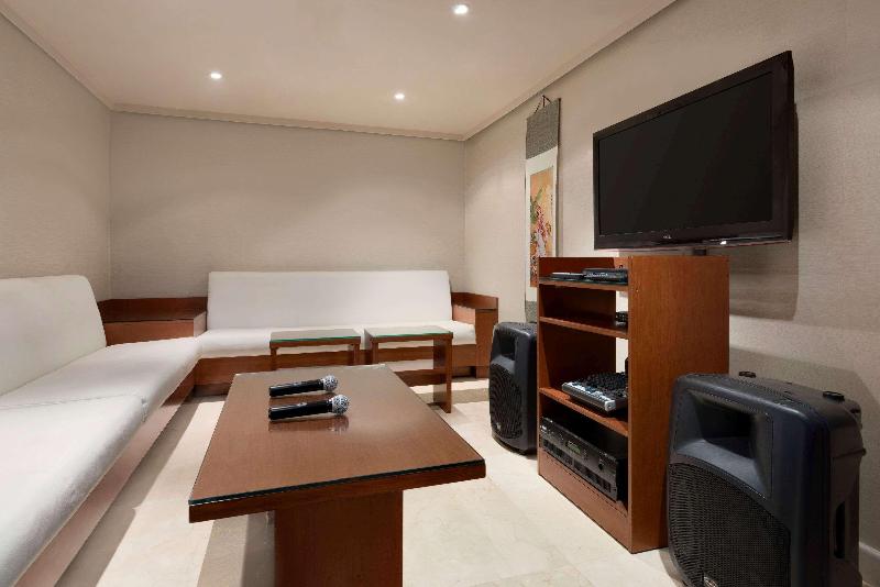 ホテル Ramada Downtown Abu Dhabi