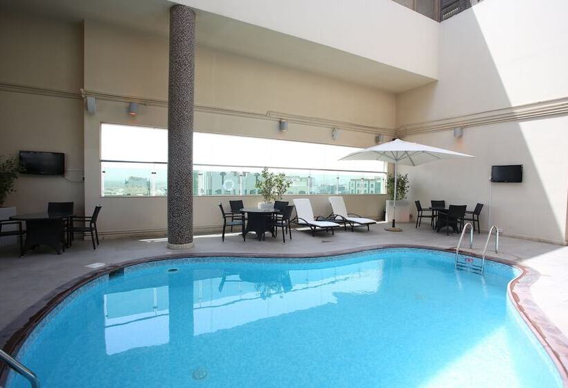 ホテル Ramada Downtown Abu Dhabi