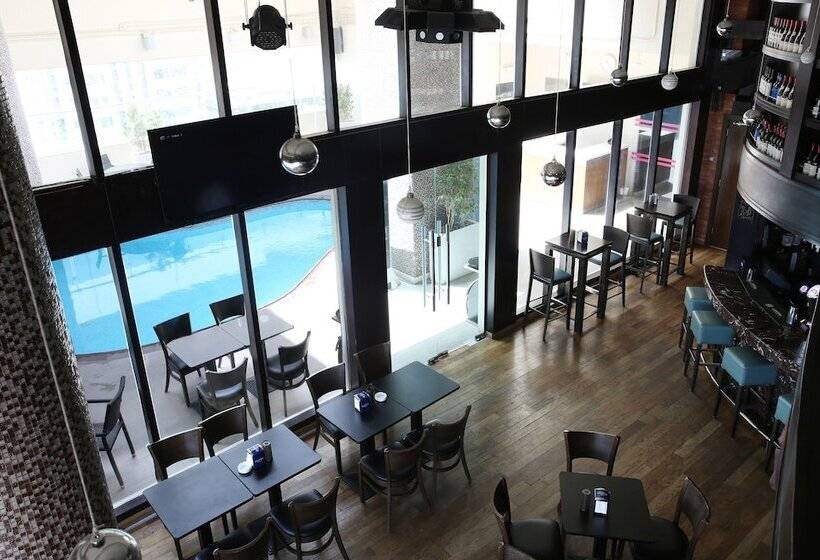 ホテル Ramada Downtown Abu Dhabi