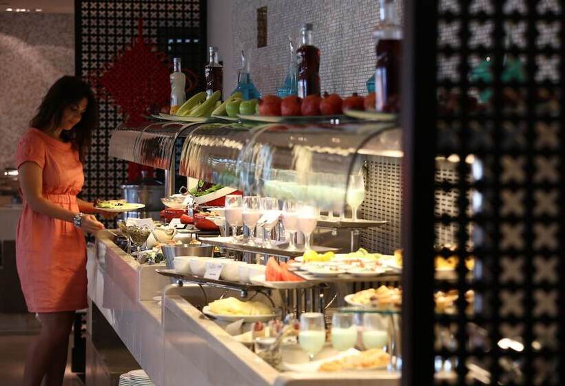 ホテル Ramada Downtown Abu Dhabi