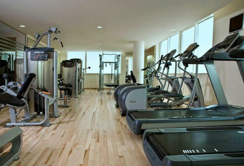 ホテル Ramada Downtown Abu Dhabi