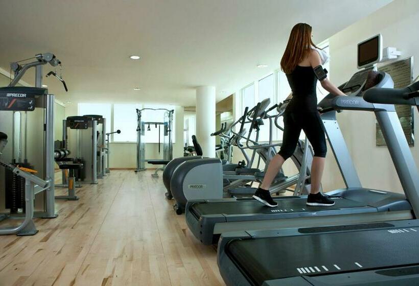 ホテル Ramada Downtown Abu Dhabi