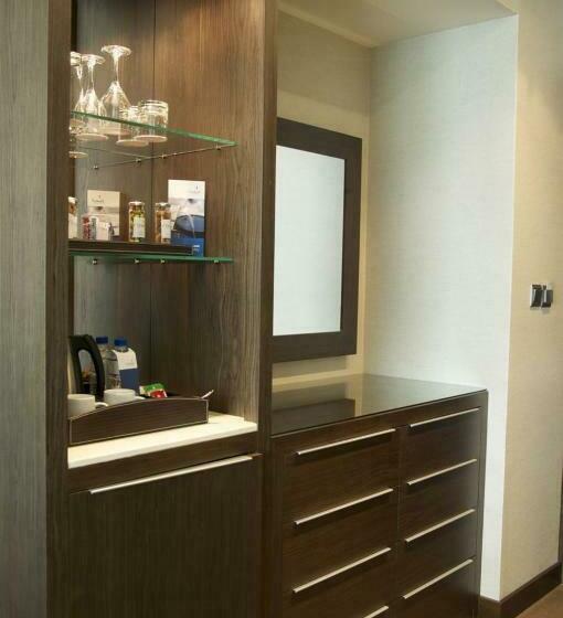 ホテル Ramada Downtown Abu Dhabi