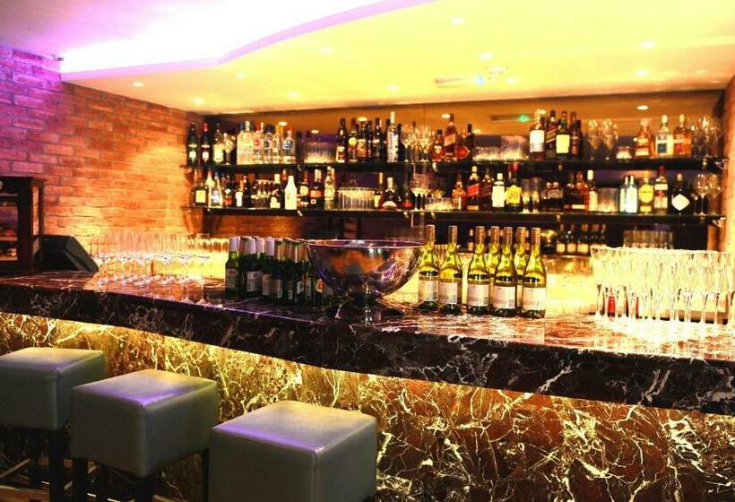 ホテル Ramada Downtown Abu Dhabi