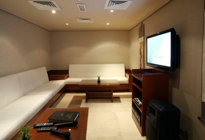 ホテル Ramada Downtown Abu Dhabi