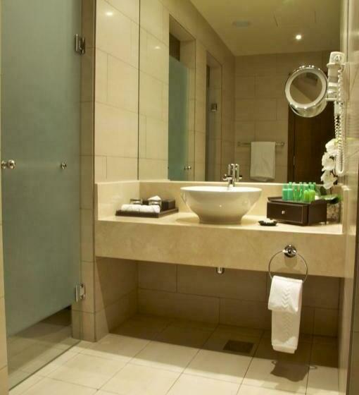 ホテル Ramada Downtown Abu Dhabi