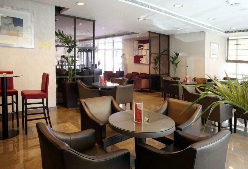 ホテル Ramada Downtown Abu Dhabi