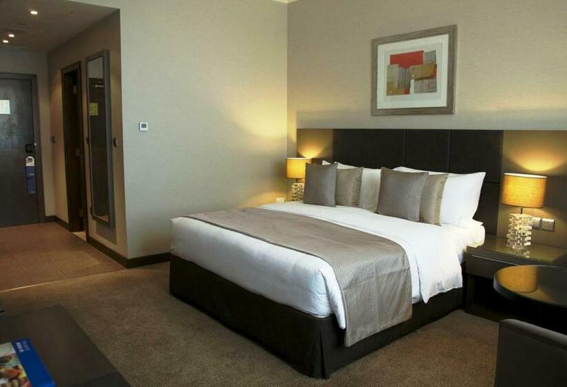 ホテル Ramada Downtown Abu Dhabi