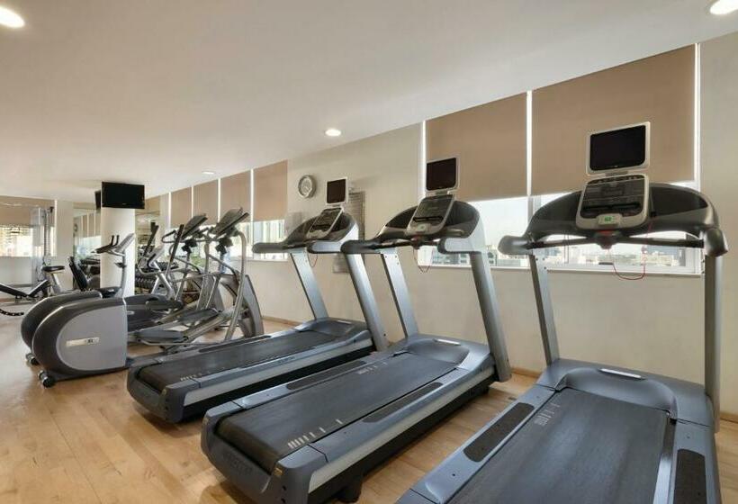 ホテル Ramada Downtown Abu Dhabi