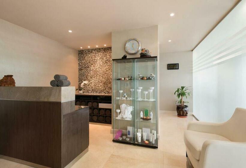 ホテル Ramada Downtown Abu Dhabi