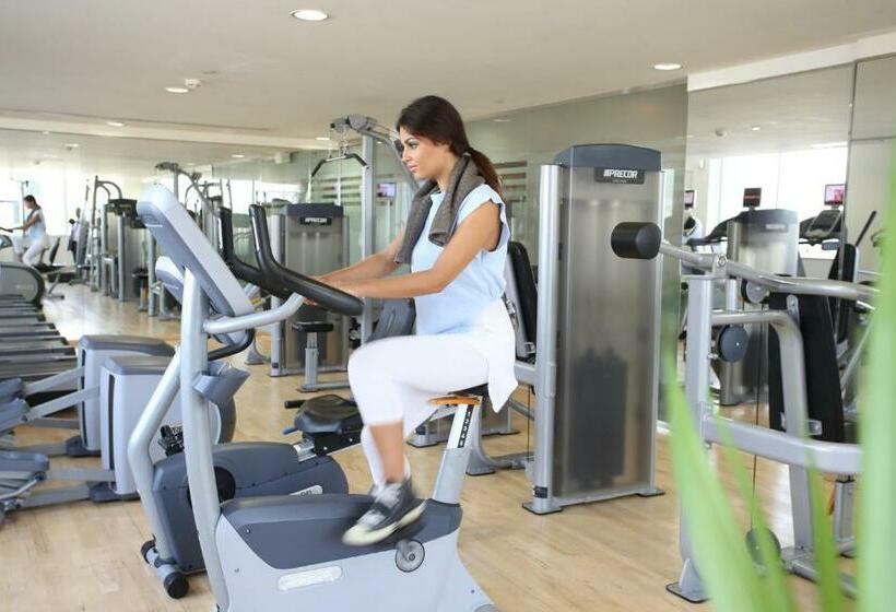 ホテル Ramada Downtown Abu Dhabi