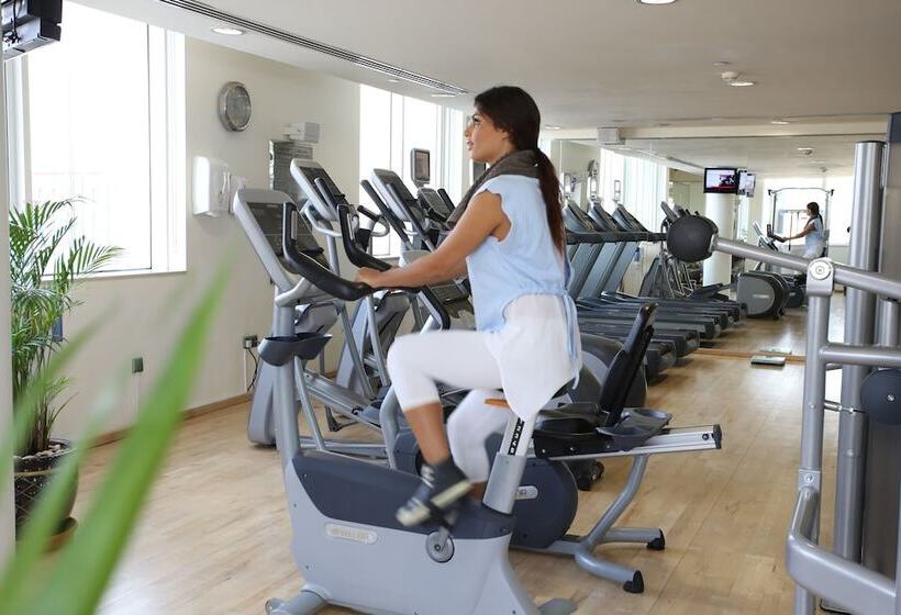 ホテル Ramada Downtown Abu Dhabi