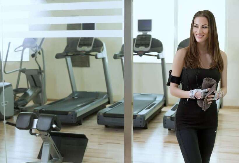 ホテル Ramada Downtown Abu Dhabi