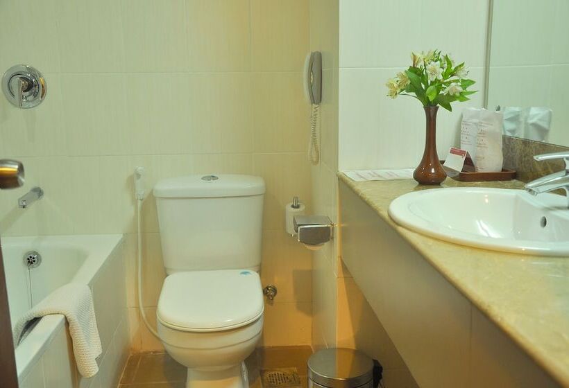 בית מלון כפרי Ramada Katunayake