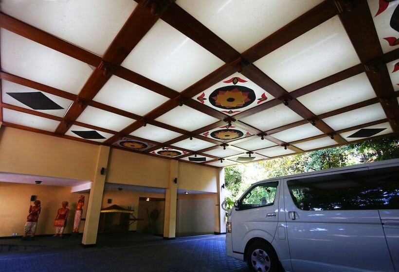 Отель Randholee Resort & Spa