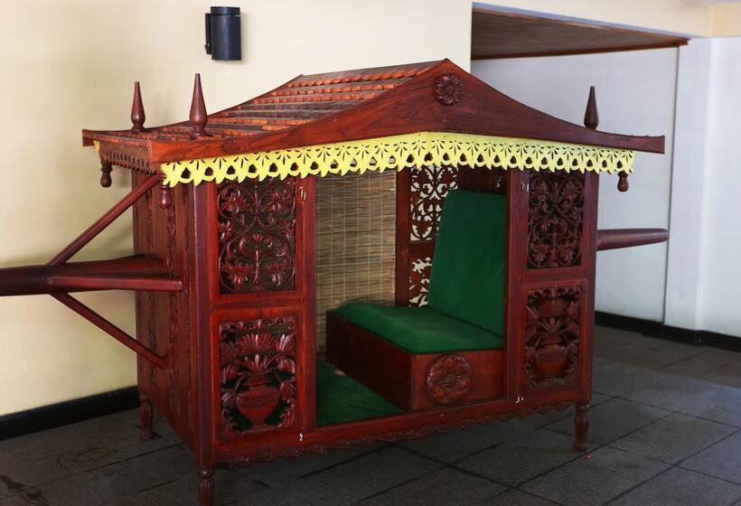 Отель Randholee Resort & Spa