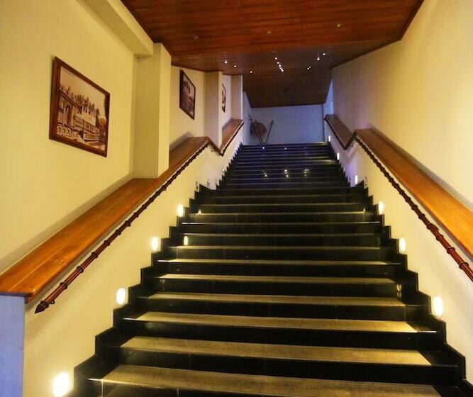 Отель Randholee Resort & Spa