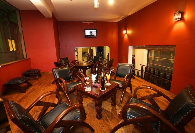 Отель Randholee Resort & Spa