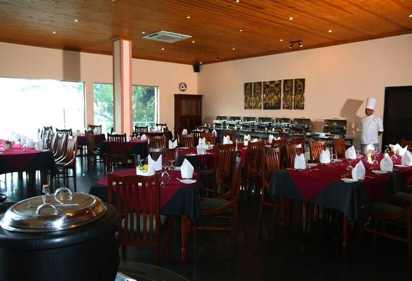 Отель Randholee Resort & Spa