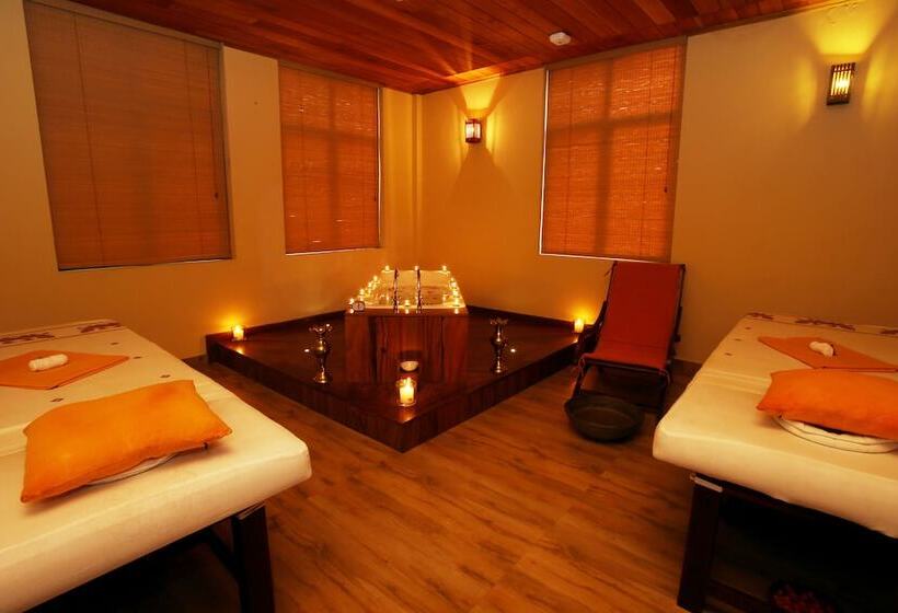 Отель Randholee Resort & Spa