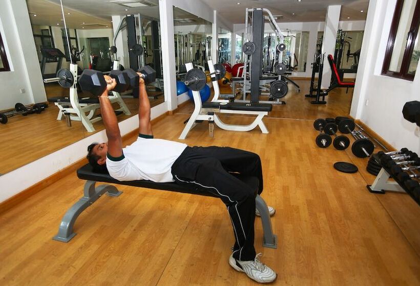 Отель Randholee Resort & Spa