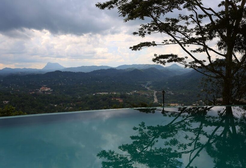 Отель Randholee Resort & Spa