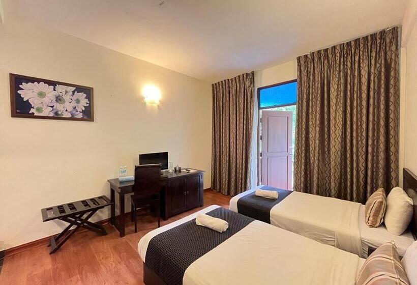 בית מלון כפרי ērya By Suria Janda Baik