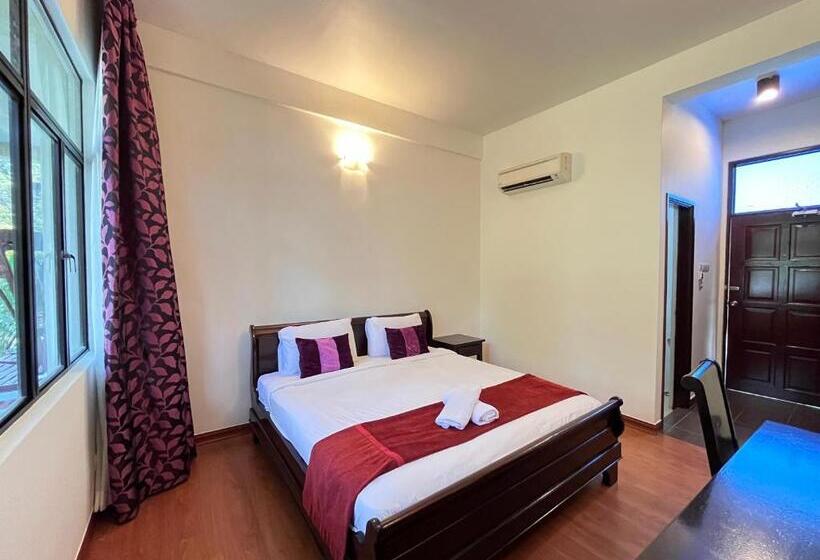 בית מלון כפרי ērya By Suria Janda Baik