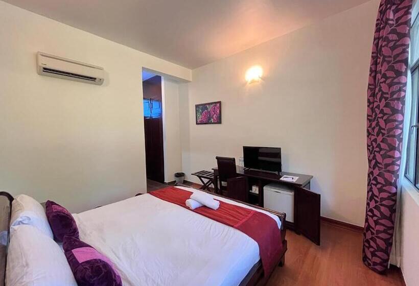 בית מלון כפרי ērya By Suria Janda Baik