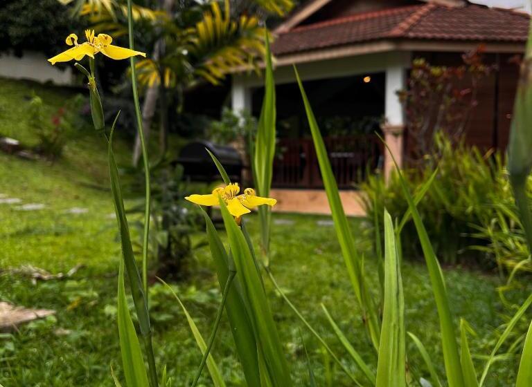 בית מלון כפרי ērya By Suria Janda Baik