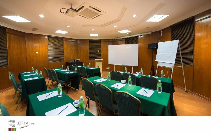 בית מלון כפרי ērya By Suria Janda Baik