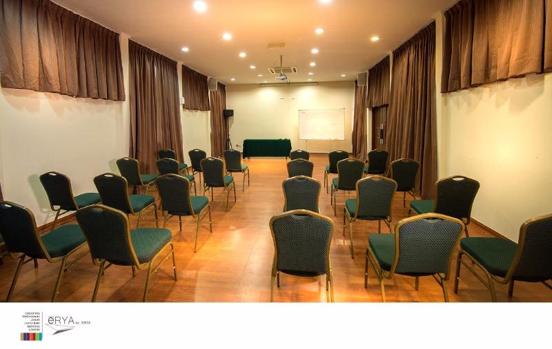 בית מלון כפרי ērya By Suria Janda Baik