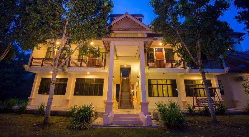 בית מלון כפרי ērya By Suria Janda Baik