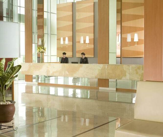 Отель Santika Bsd City Serpong