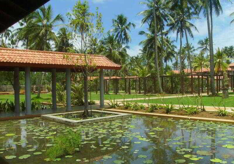 Отель Serene Pavilions