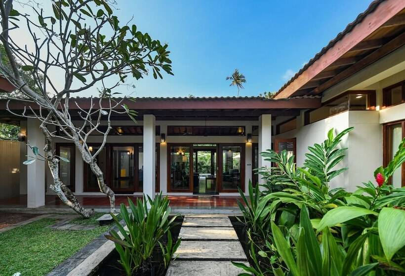 Отель Serene Pavilions