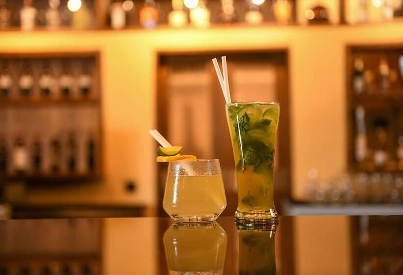 Отель Serene Pavilions