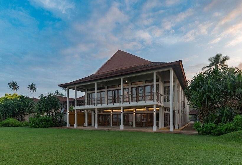 Отель Serene Pavilions