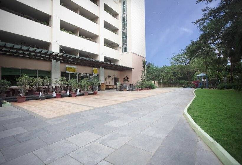 Отель Somerset Greenways Chennai