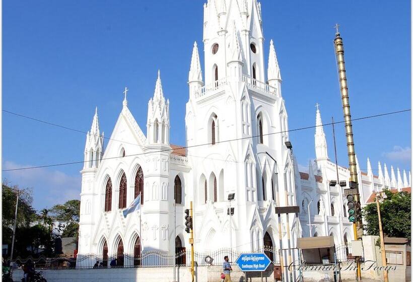 Отель Somerset Greenways Chennai