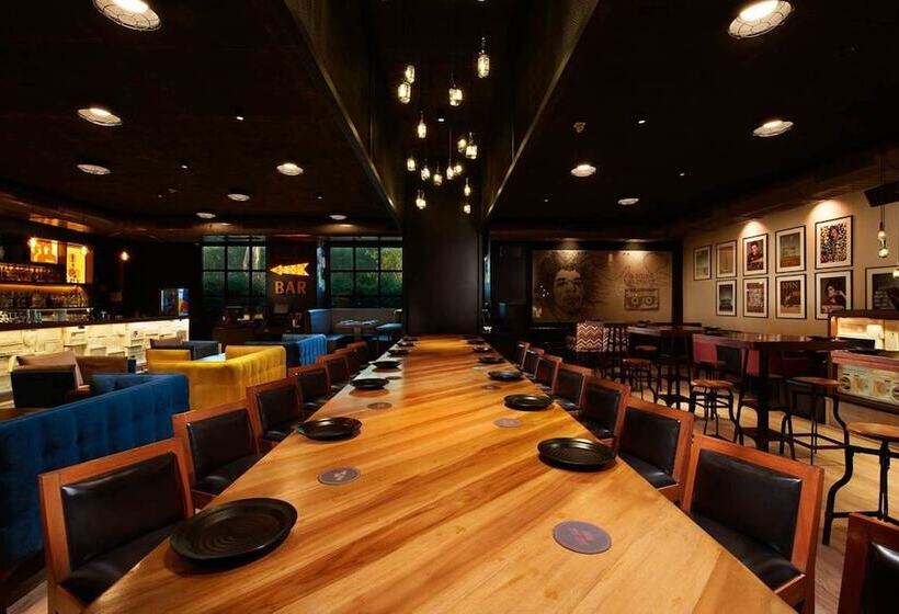 Отель Somerset Greenways Chennai