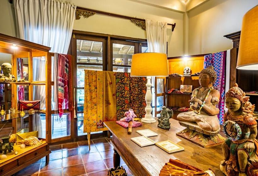 בית מלון כפרי Taman Selini Wahana Beach Resort